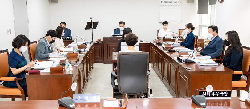 의회운영위원회 사진